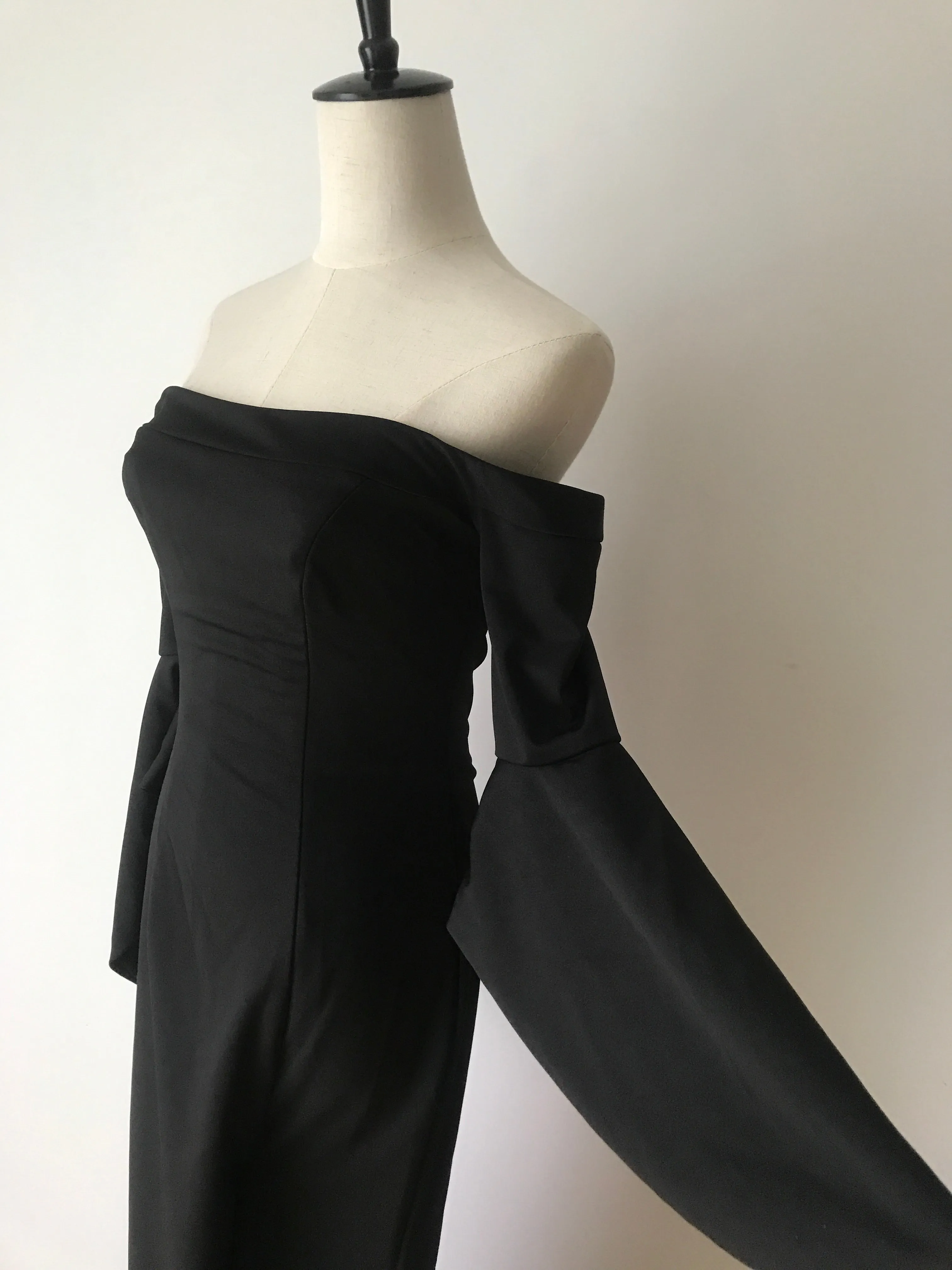 BLACK OFF SHOULDER GOWN WITH LEG SPLIT XS